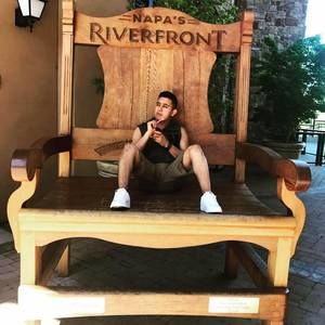 Meet your Posher, Urias gilberto